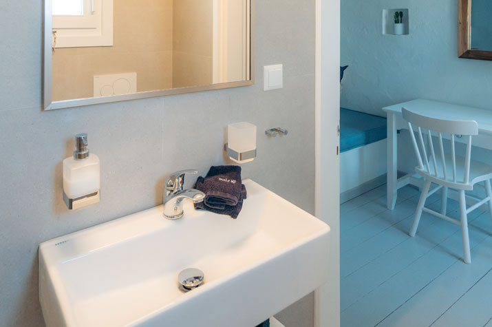 Το μπάνιο στο Βίλα Γλάρος στη Σίφνο