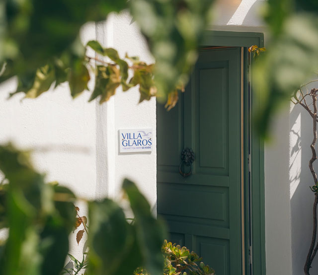 Η είσοδος στη Βίλα Γλάρος στη Σίφνο